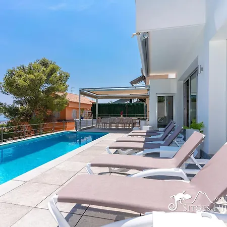 Villa Cool & Modern Giovanna With Air Conditioning, Private Pool & Sea Views *