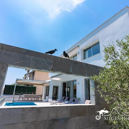 Cool & Modern Giovanna With Air Conditioning, Private Pool & Sea Views *