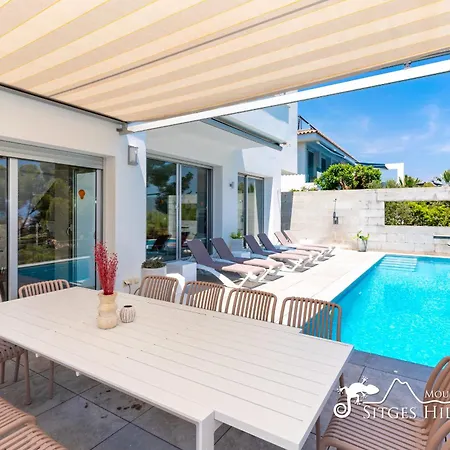 Cool & Modern Giovanna With Air Conditioning, Private Pool & Sea Views Villa *