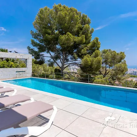 Cool & Modern Giovanna With Air Conditioning, Private Pool & Sea Views *